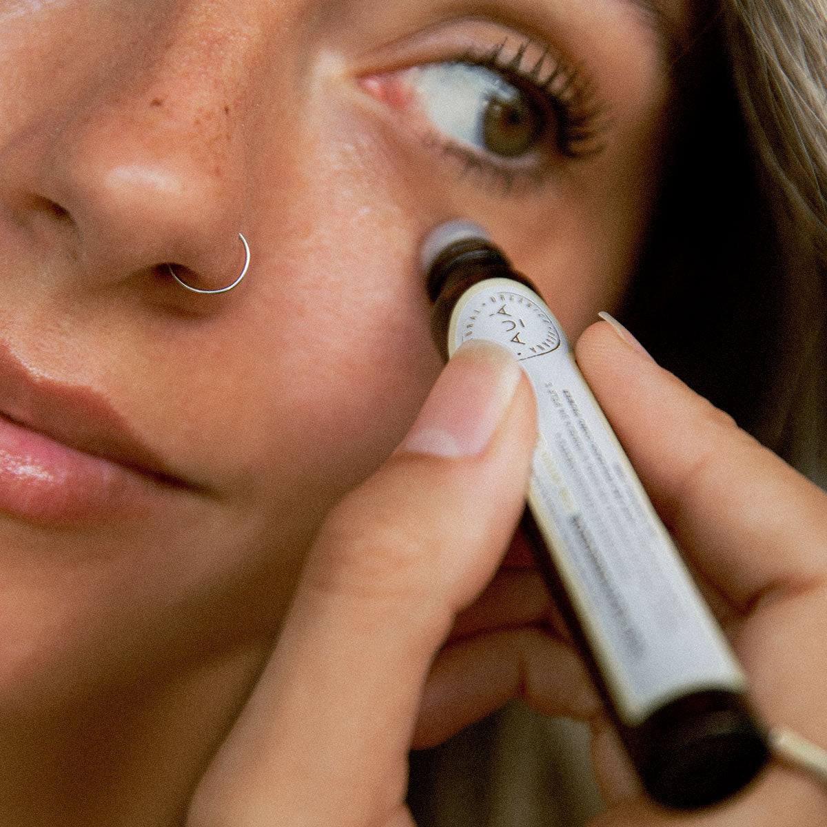 Óleo Rejuvenescedor com Ativo Clareador Roll-on 10ml AUÁ